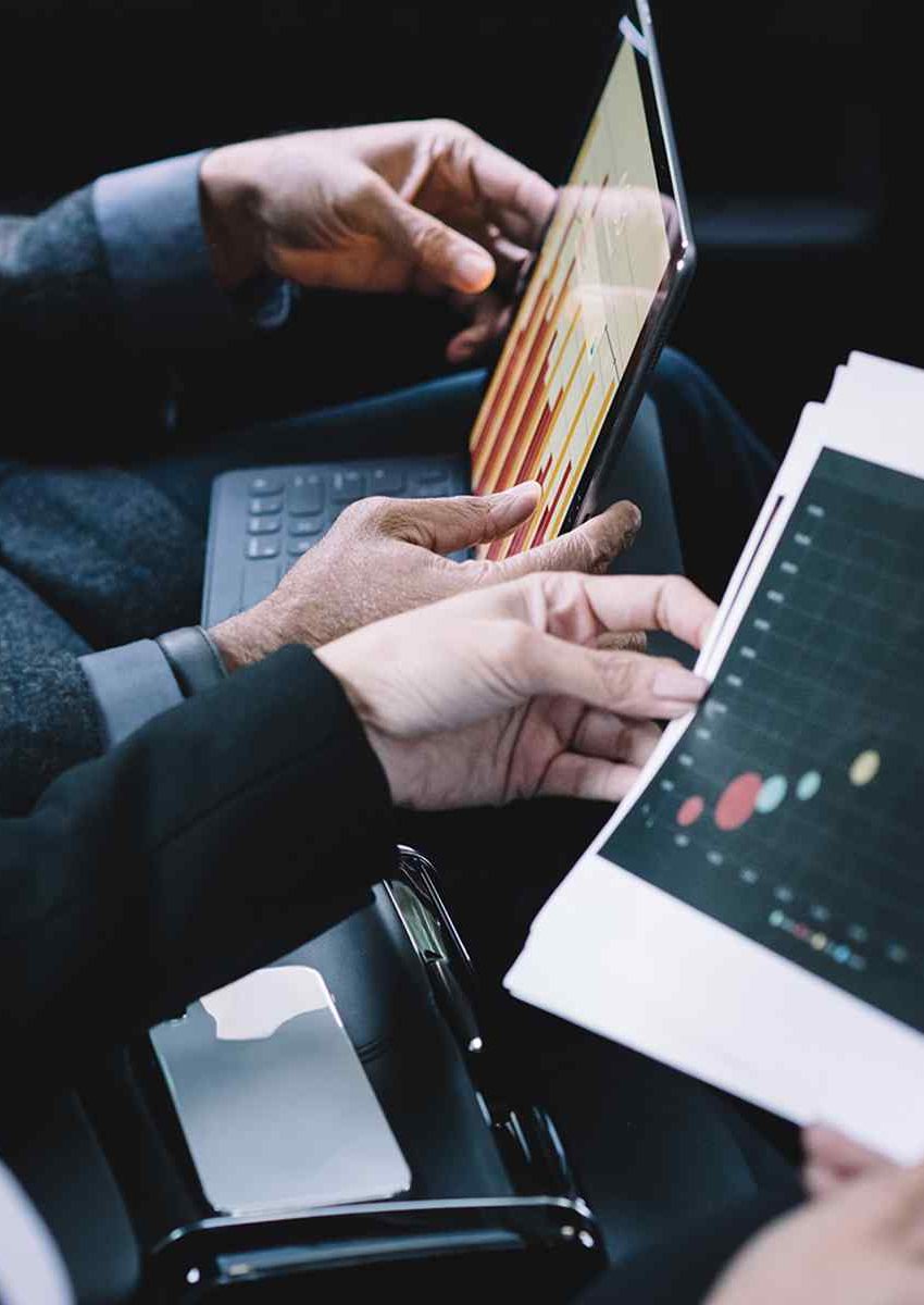 service_07 https://landing.brownjury.es/wp-content/uploads/2020/08/service_07-850x1200.jpg